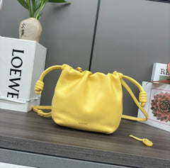 LOE 23 FLAMENCO PURSE BUCKET IN YELLOW LAMBSKIN