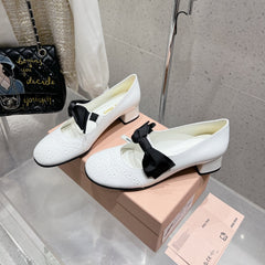 MARY JANE MID HEEL PUMPS IN WHITE PATENT LAMBSKIN WITH BOW