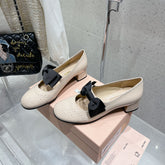 MARY JANE MID HEEL PUMPS IN BEIGE PATENT LAMBSKIN WITH BOW