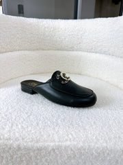CC FLAT MULE IN BLACK CALFSKIN HARDWARE WITH ROCK MIX CHAIN