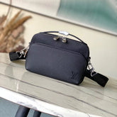 AVENUE MESSENGER 22 IN BLACK CALFSKIN