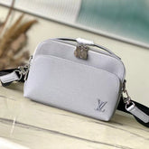 AVENUE MESSENGER 22 IN HARBOR GRAY CALFSKIN