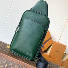 AVENUE SLINGBAG 31 IN DARK GREEN TAIGA LEATHER
