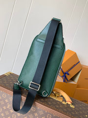 AVENUE SLINGBAG 31 IN DARK GREEN TAIGA LEATHER