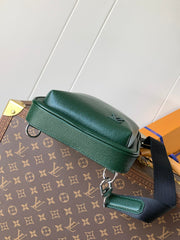 AVENUE SLINGBAG 31 IN DARK GREEN TAIGA LEATHER