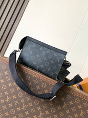 LV 25S GASTON WEARABLE WALLET 22 IN MONOGRAM ECLIPSE REVERSE CANVAS