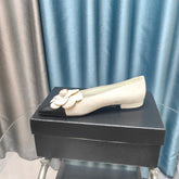 CC BALLET FLAT IN WHITE SUEDE AND BLACK CALFSKIN WITH FLOWER