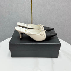 CC HEEL MULES 25S IN BLACK AND CREAM WHITE LAMBSKIN WITH BOW