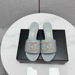 CC HIGH HEEL 25S IN DUSTY BLUE GREY CALFSKIN WITH LOGO