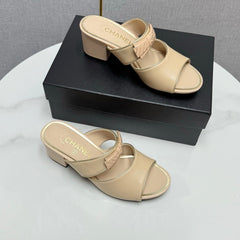 CC DOUBLE-STRAP HEELS 25S IN BEIGE CALFSKIN
