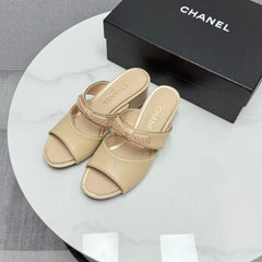 CC DOUBLE-STRAP HEELS 25S IN BEIGE CALFSKIN