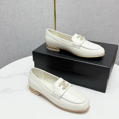 CC LOAFER 25S IN WHITE LAMBSKIN WITH GOLD HARDWARE