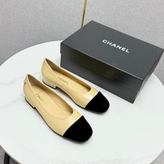 CC BALLET FLATS 25S IN BEIGE LAMBSKIN AND BLACK SUEDE WITH PEARL HEEL
