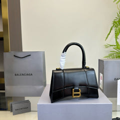 HOURGLASS HANDBAG 19 IN BLACK SHINY BOX CALFSKIN GOLD HARDWARE