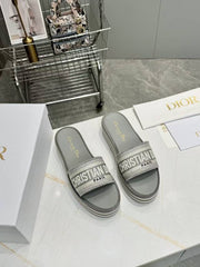 CD DWAY PLATFORM SLIDE IN GRAY AND WHITE COTTON STRIPED SOLE