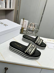 CD DWAY PLATFORM SLIDE IN BLACK AND WHITE COTTON EMBOSSED LOGO