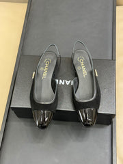 CC SLINGBACK 25S IN BLACK SUEDE AND GLOSSY LEATHER WITH LOGO
