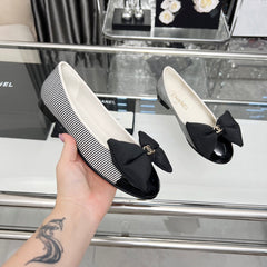CHANEL 25S ROUND TOE BALLET FLATS WITH A BOW IN STRIPED PATTERN CALFSKIN