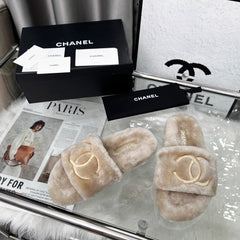 CHANEL 25S FUR SLIPPERS IN LIGHT BEIGE
