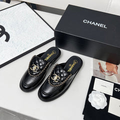 CHANEL 25S MULES WITH CHAIN DETAIL IN BLACK GLOSSY CALFSKIN GOLD HARDWRE