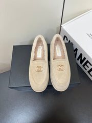 LOAFER IN BEIGE SUEDE AND SOLF FLEECE LINING