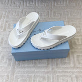THICK-SOLED FLIP FLOPS IN WHITE RUBBER