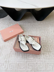 THONG SANDALS IN WHITE LAMBSKIN WITH SILVER BUCKLE