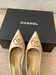 MID-HEEL SLINGBACKS IN BISQUE BEIGE PATENT CALFSKIN