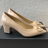 MID-HEEL PUMPS IN BISQUE BEIGE PATENT CALFSKIN
