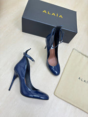 DECOLLETE PUMPS IN NAVY BLUE PATENT CALFSKIN