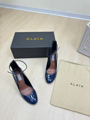 DECOLLETE PUMPS IN NAVY BLUE PATENT CALFSKIN