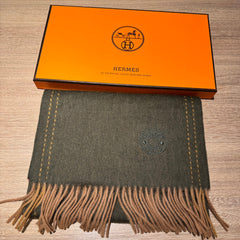 UNIE BRODEE MUFFLER 200 CM IN SEAWEED GREEN CASHMERE