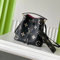 CRAFTY NEONOE 26 IN BLACK AND CREAM BICOLOR EMPREINTE CALFSKIN