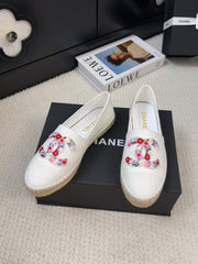 LOAFER IN WHITE CANVAS WITH COLORFUL LOGO