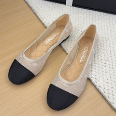 BALLET FLAT IN BLACK FABRIC AND WHITE MESH