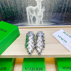 ALFIE LEATHER FLAT MULES IN SILVER PATENT CALFSKIN WITH WOVEN DESIGN