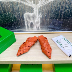 ALFIE LEATHER FLAT MULES IN VIVID ORANGE PATENT CALFSKIN WITH WOVEN DESIGN