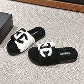 CC SLIPPERS IN BLACK MIX WHITE FLEECE
