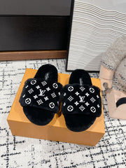 SLIPPER IN BLACK WOOL WITH WHITE LOGO