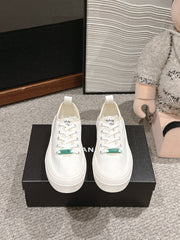 LACE-UP SNEAKERS IN WHITE CANVAS