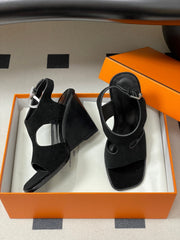 HM 25S KALYA WEDGE SANDAL 100 MM IN BLACK SUEDE