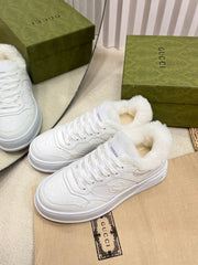 SNEAKER IN RICE WHITE CALFSKIN AND LAMB WOOL LINING