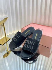 SLIDES SANDALS IN BLACK STRAW WOVEN