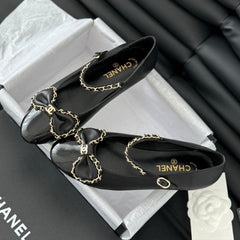 CC BALLET FLATS IN BLACK LAMBSKIN WITH GOLD HARDWARE