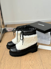 CC CHUNKY BOOTS IN WHITE SMOOTH FLEECE AND BLACK CALFSKIN