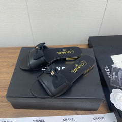 BOW SLIPPERS IN BLACK LAMBSKIN