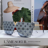 SQUARE SUNGLASS 581371 IN GOLD METAL MONOGRAM ON LENS