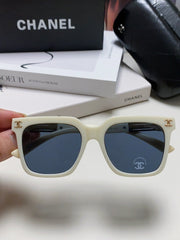 SQUARE SUNGLASSES 632878 IN WHITE ACETATE