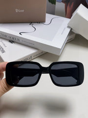 MONTAIGNE SUNGLASS 571596 IN BLACK ACETATE TEXT LOGO