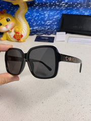 SQUARE SUNGLASSES 638932 IN BLACK ACETATE